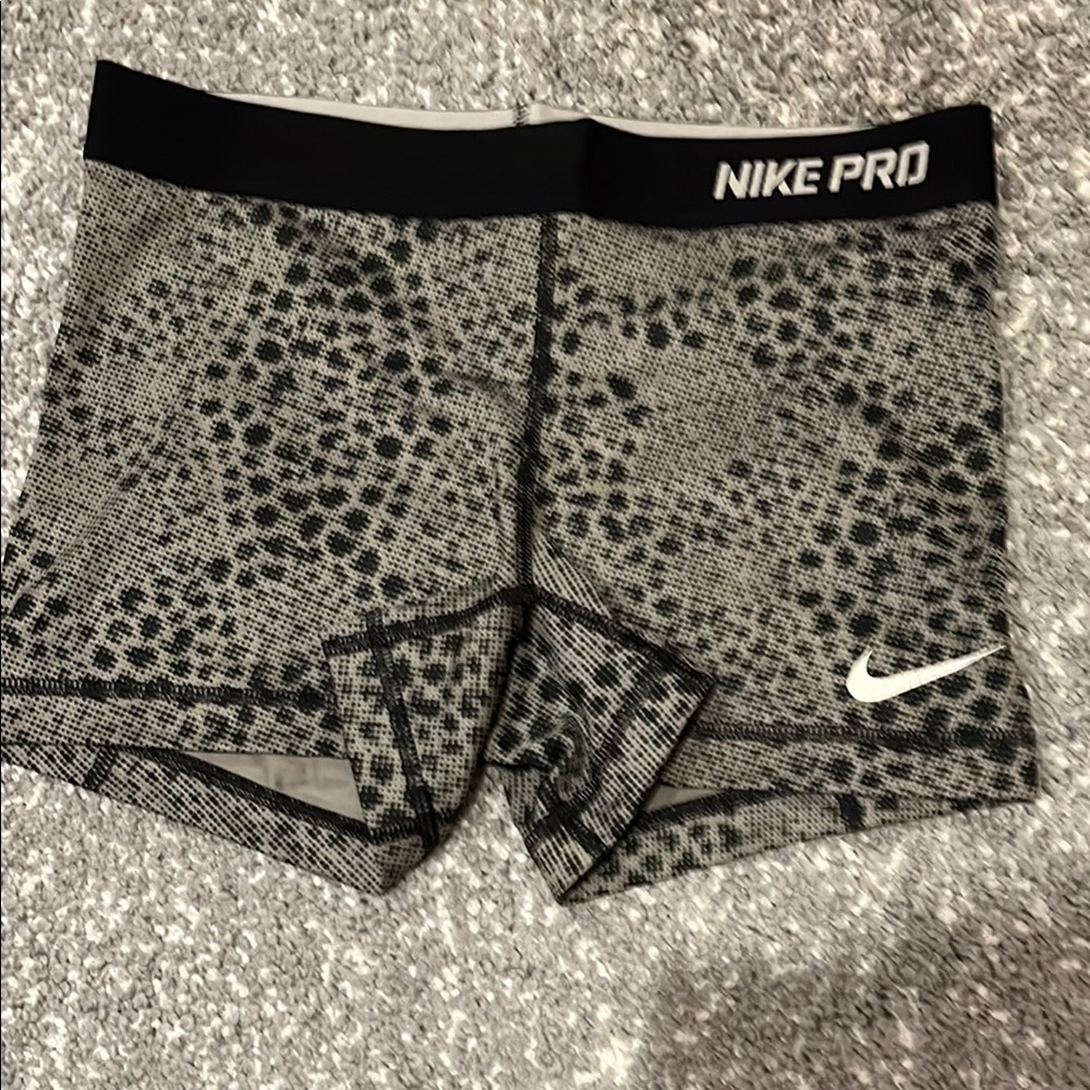 Nike Pro Snake Print compression 3” Inseam Shorts